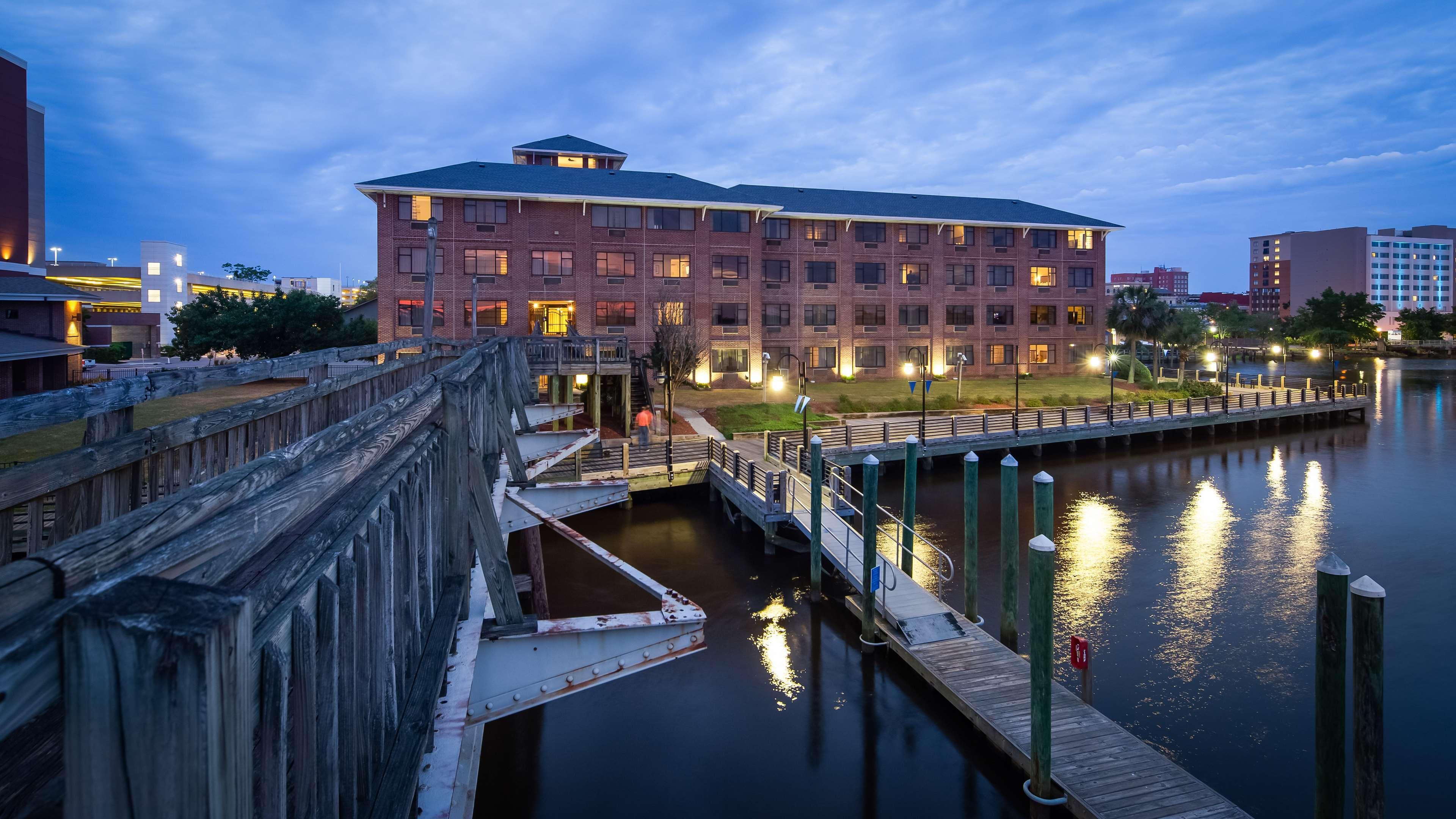 Best Western Plus Coastline Inn Wilmington Buitenkant foto